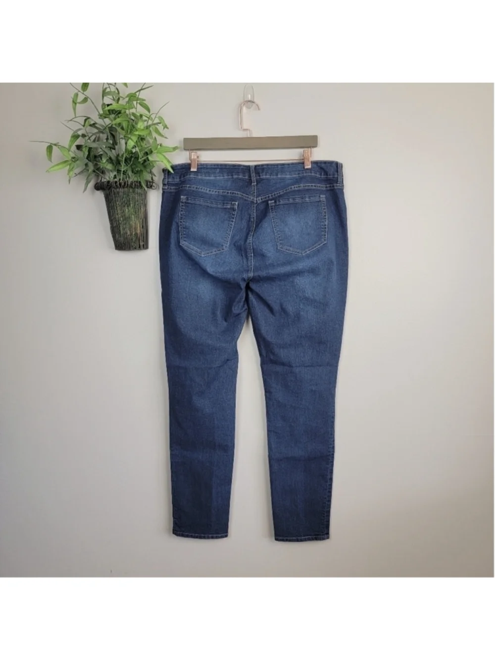 Torrid 18 Skinny Mid Rise Jegging Dark Blue Wash Legging Stretch Jeans Plus